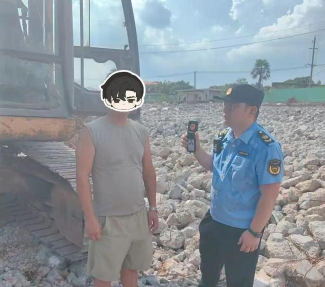 长沙一挖掘机机主闯禁被行政处罚 违规使用高排放机械