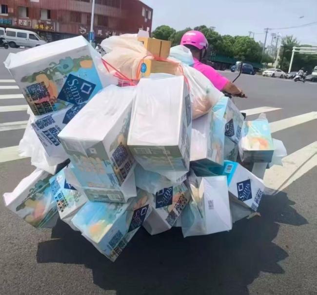 山姆回应配送员货物超载 推进三轮车运输解决安全隐患