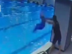游泳教练抱摔女童致其耳软骨断裂 家长反映俱乐部推责【看点】