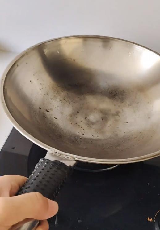 一锅传两代不粘不锈 厂家称已停产