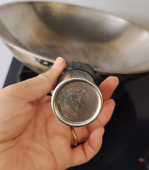 一锅传两代不粘不锈 厂家称已停产 网友热议寻锅记