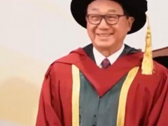 82岁影帝许冠文一年获2个博士学位 学术界与演艺界的双重认可【看点】