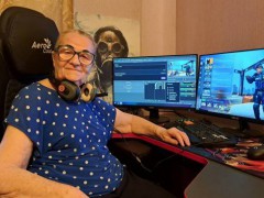 俄77岁老奶奶在CS2中上演“一穿五” 五杀剪辑走红全网【看点】