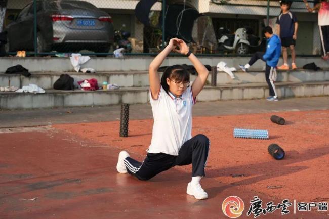 走近球技惊艳全网的广西&ldquo;小孩姐&rdquo; 勤奋成就高光时刻