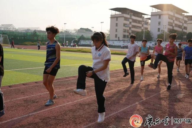 走近球技惊艳全网的广西&ldquo;小孩姐&rdquo;