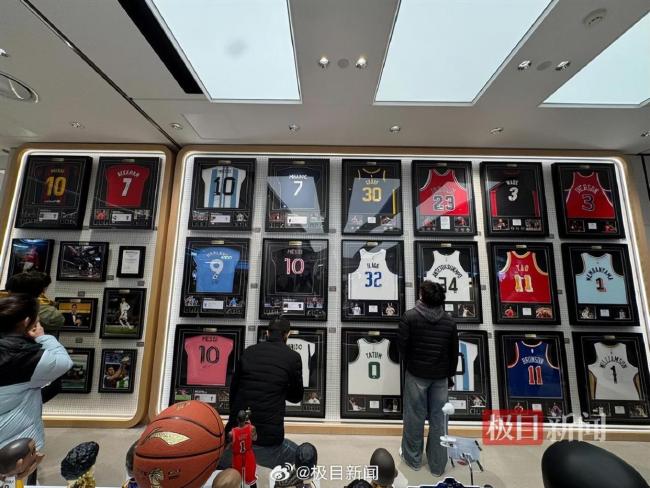 胖东来新店售卖签名球衣