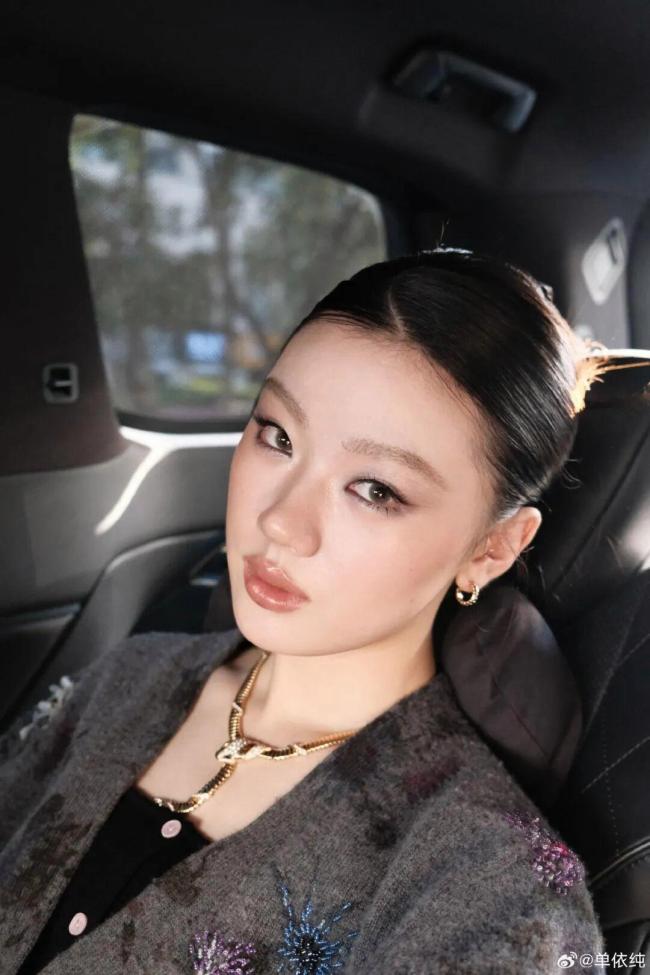 单依纯再次回应《李白》改编争议 勇敢面对所有声音