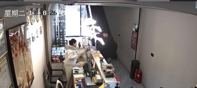 男孩到洛阳旅游失踪 父亲落泪发声