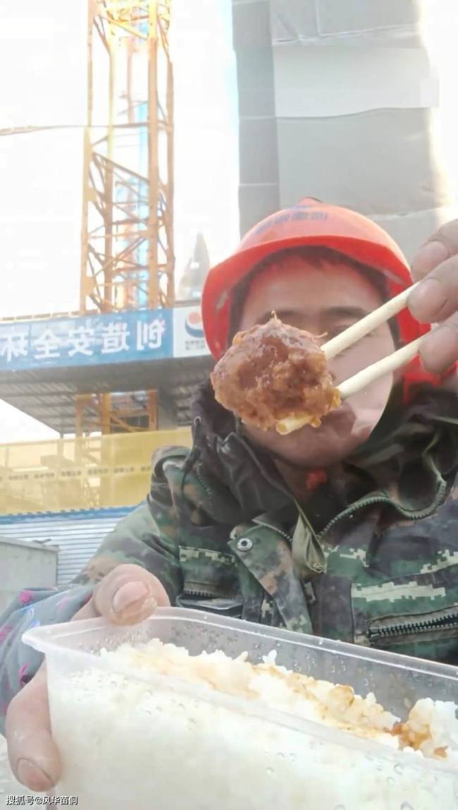 工地大叔回应因一碗卤肉饭爆火