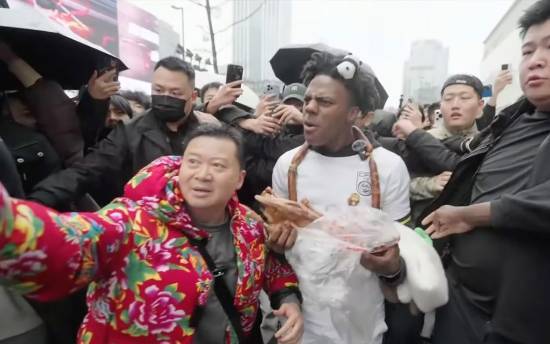 荣昌&ldquo;卤鹅哥&rdquo;走出国门 首站蒙古 街头推广家乡味