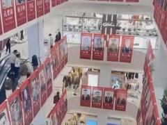 多地商场把“C位”留给国之栋梁 致敬功勋人物【看点】